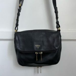 Fossil Front Flap Black Crossbody Purse 9x 7 size